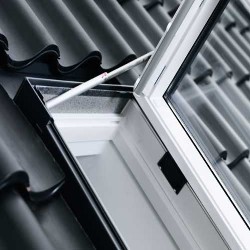 Ventana VELUX salida a cubierta GXU 2070 poliuretano blanco