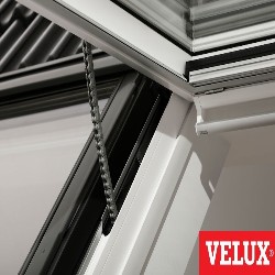 Ventana VELUX proyectante  eléctrica GPU 007021 poliuretano blanco y vidrio laminado seguridad