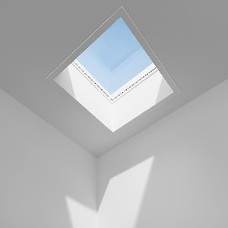 VELUX Ventana eléctrica con cúpula de vidrio curvo