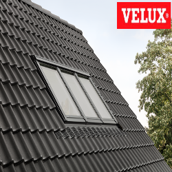 VELUX  3en1 ventana proyectante manual GPLS 2070 pintada blanca.