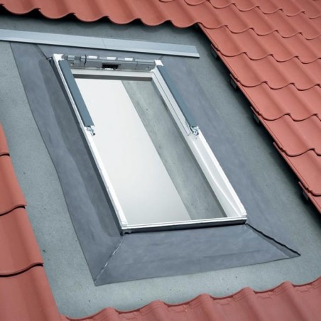 Cerco de estanqueidad con Lámina Impermeable y Premarco Aislante VELUX
