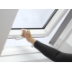 Ventana VELUX proyectante GPL 2070 blancas y vidrio laminado seguridad